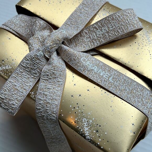 Chanel Gift Wrap Paper & Ribbon - Picture 2 of 10